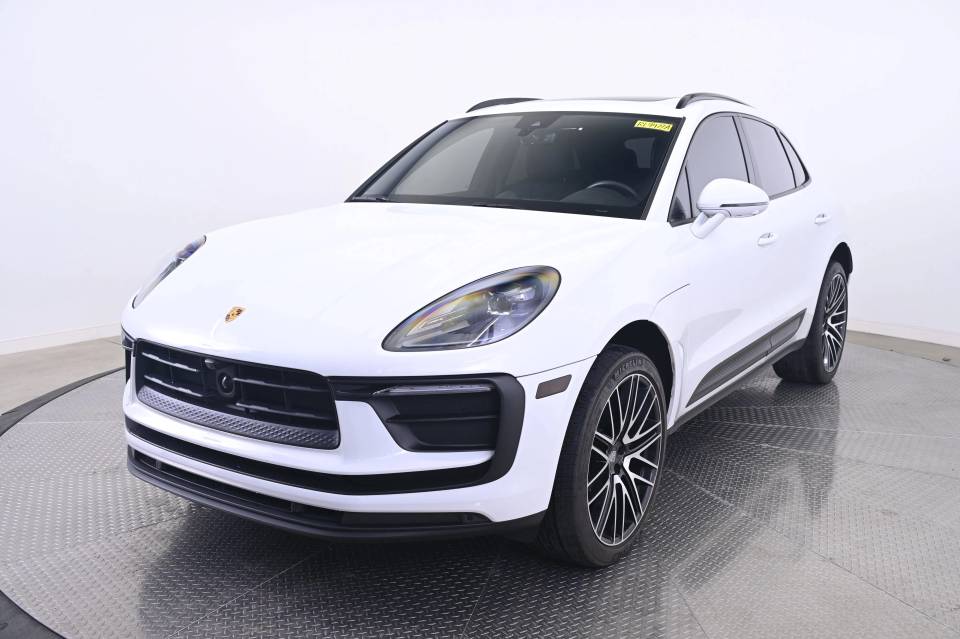2022 Porsche Macan Base