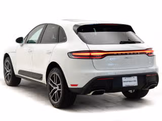 2025 Porsche Macan - Photo 17