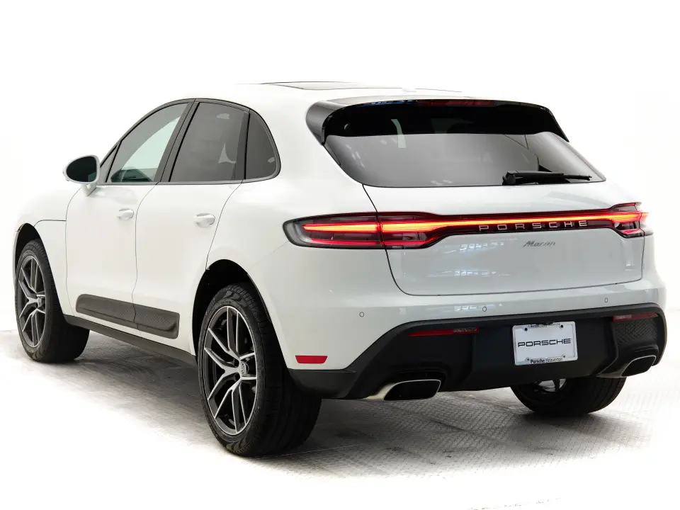 2025 Porsche Macan - Photo 23