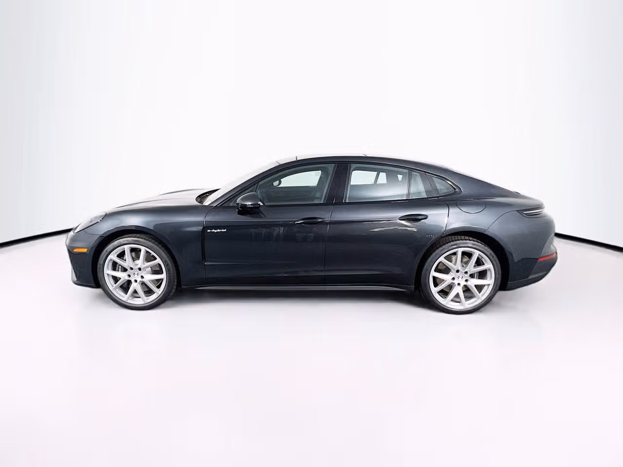 2025 Porsche Panamera 4 E-Hybrid - Photo 12