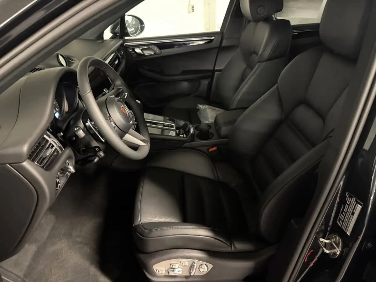 2026 Porsche Macan - Photo 40