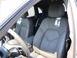 2025 Porsche Macan - Photo 37
