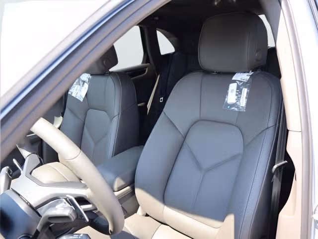 2025 Porsche Macan - Photo 34
