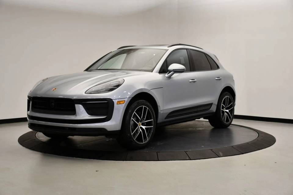 2025 Porsche Macan Base