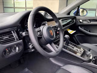 2026 Porsche Macan - Photo 25