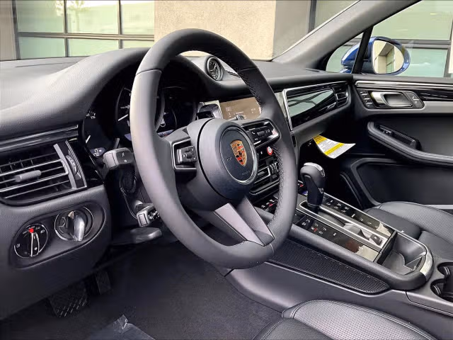 2026 Porsche Macan - Photo 26