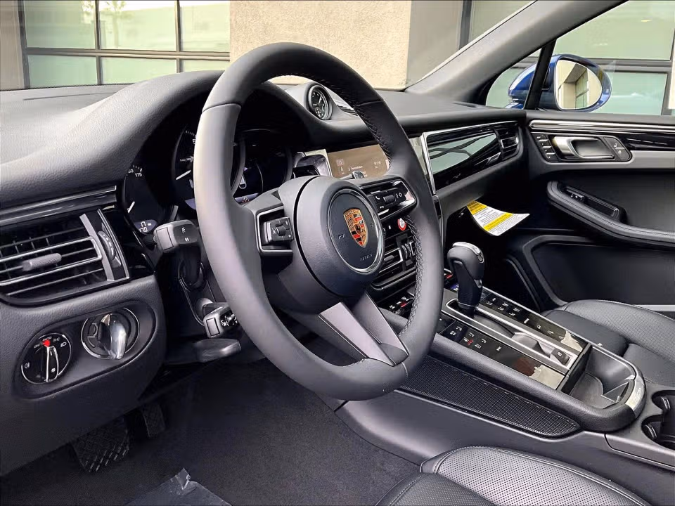 2026 Porsche Macan - Photo 27