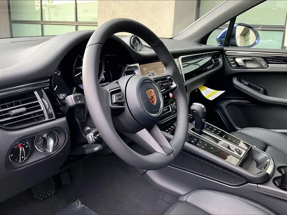 2026 Porsche Macan - Photo 31