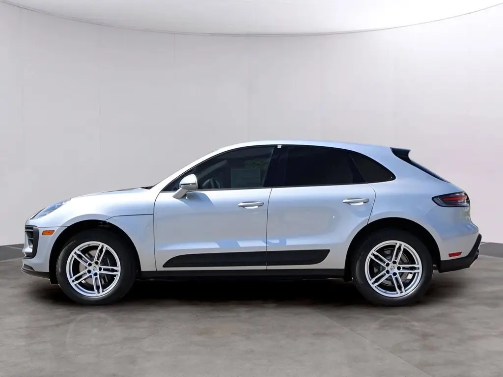 2025 Porsche Macan - Photo 16