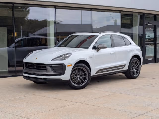 2026 Porsche Macan T - Photo 2
