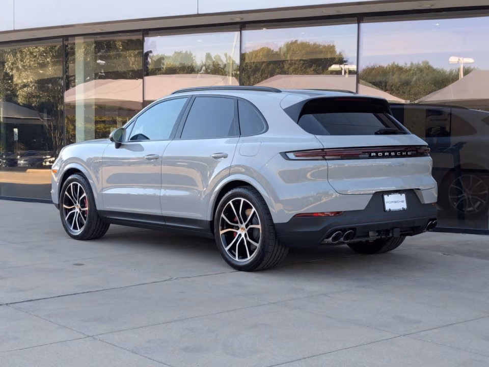 2026 Porsche Cayenne S E-Hybrid - Photo 19