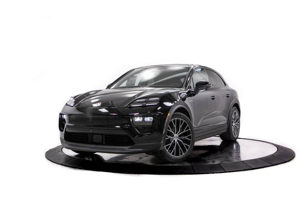 2026 Porsche Macan Base