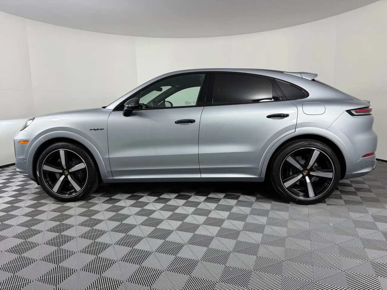 2026 Porsche Cayenne Coup E-Hybrid - Photo 16