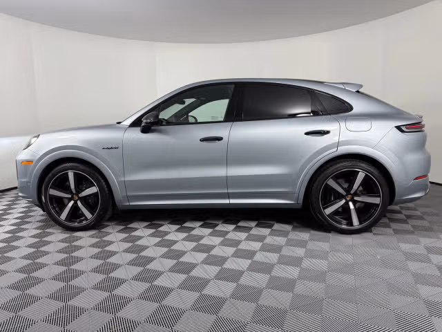 2026 Porsche Cayenne Coup E-Hybrid - Photo 10