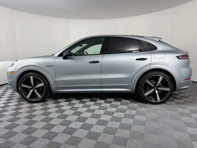 2026 Porsche Cayenne Coup E-Hybrid - Photo 14