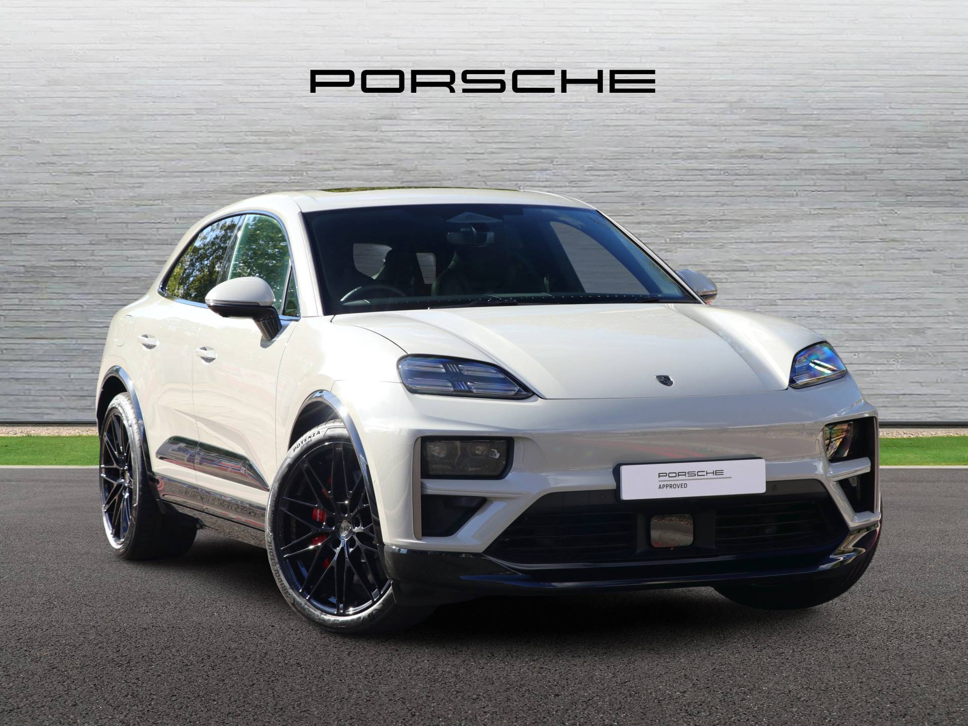 Macan Turbo, photo 1 of 49