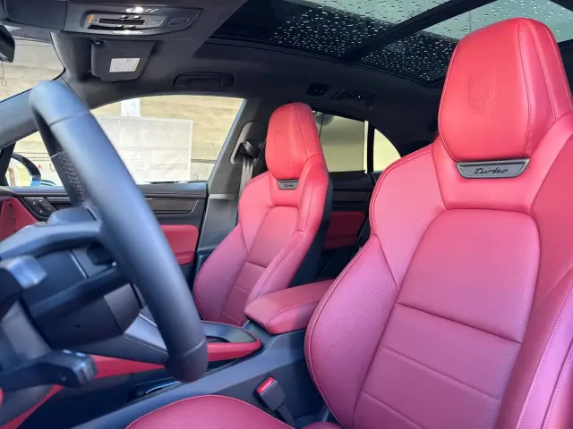2025 Porsche Macan Turbo Electric - Photo 38