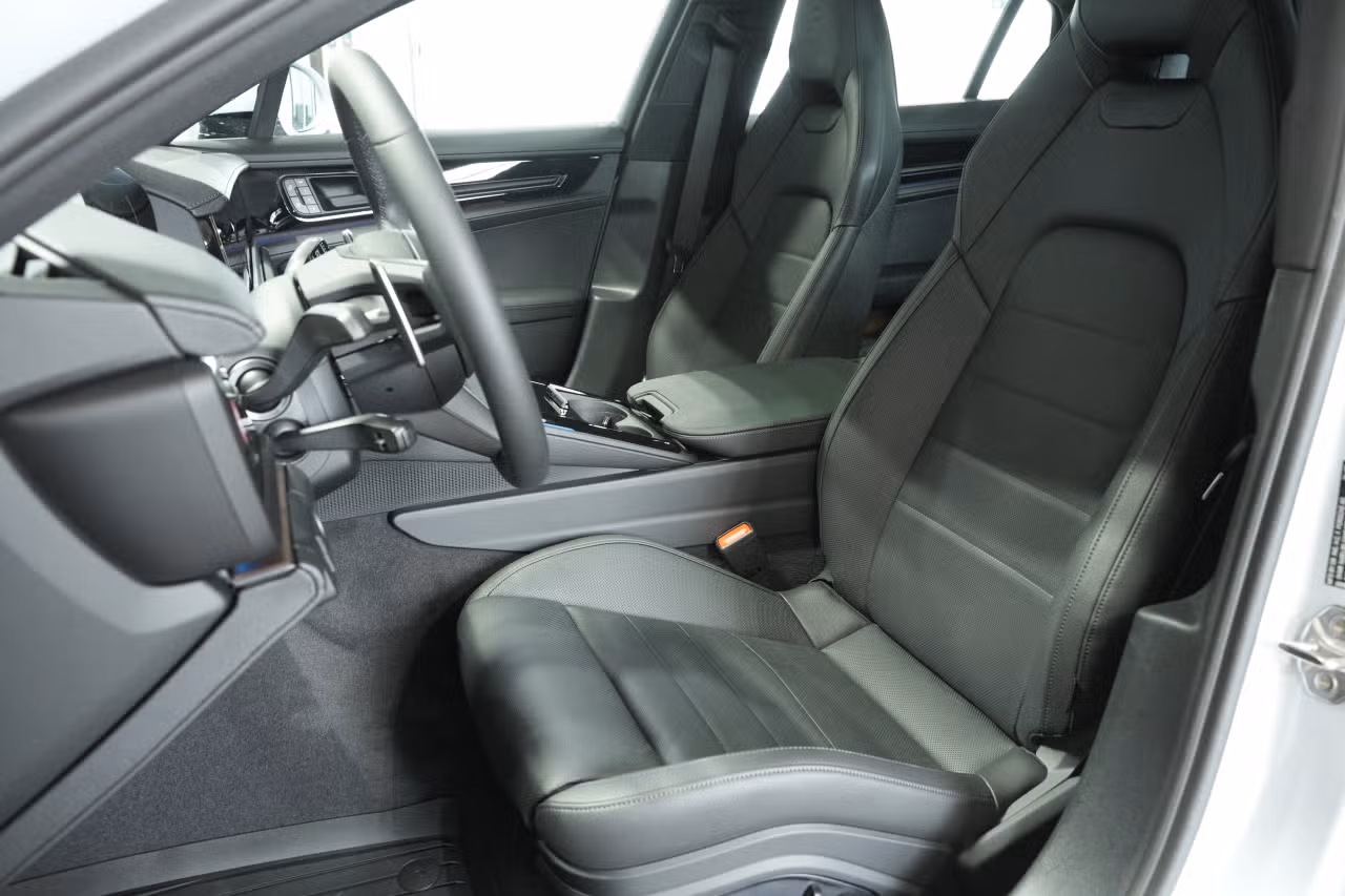 2025 Porsche Panamera Base - Photo 36
