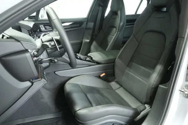 2025 Porsche Panamera Base - Photo 38