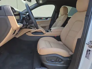 2025 Porsche Cayenne Coup E-Hybrid - Photo 37