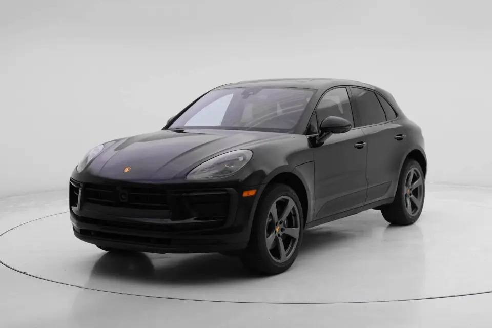 2026 Porsche Macan T - Photo 7