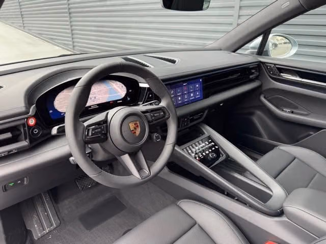 2025 Porsche Macan Base - Photo 27