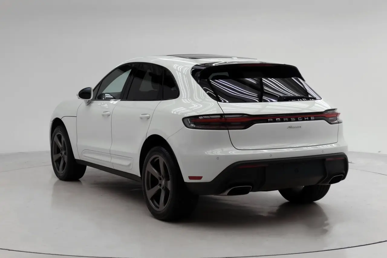 2026 Porsche Macan T - Photo 24