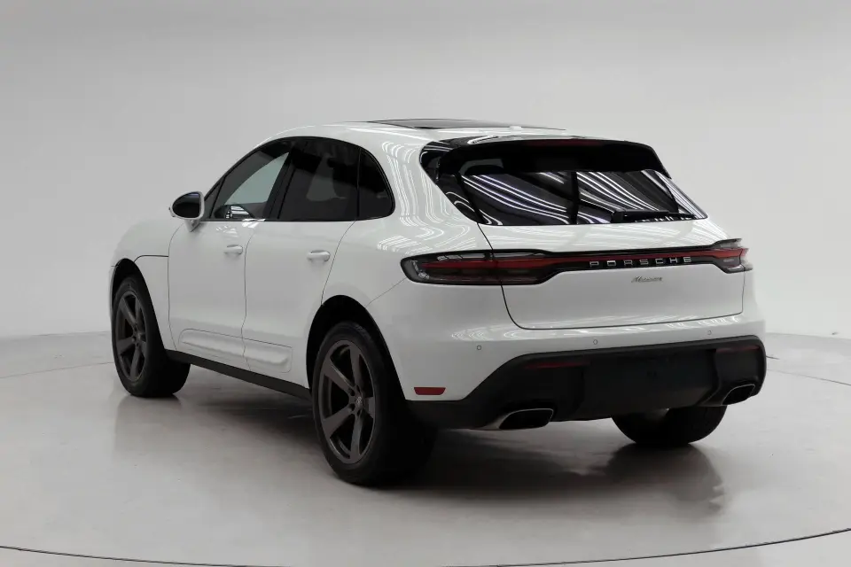2026 Porsche Macan T - Photo 23