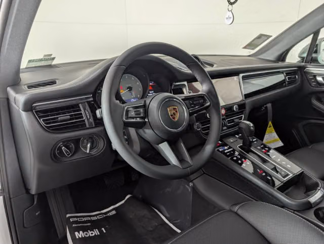 2026 Porsche Macan S - Photo 26