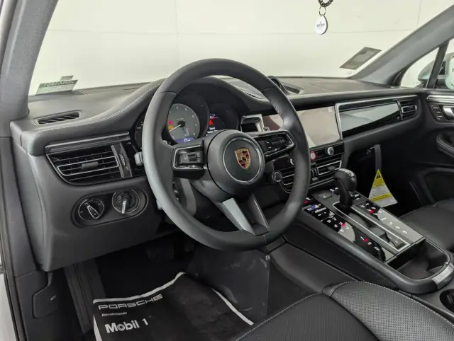 2026 Porsche Macan S - Photo 30