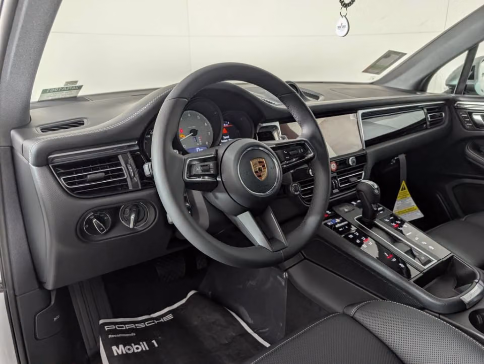 2026 Porsche Macan S - Photo 27