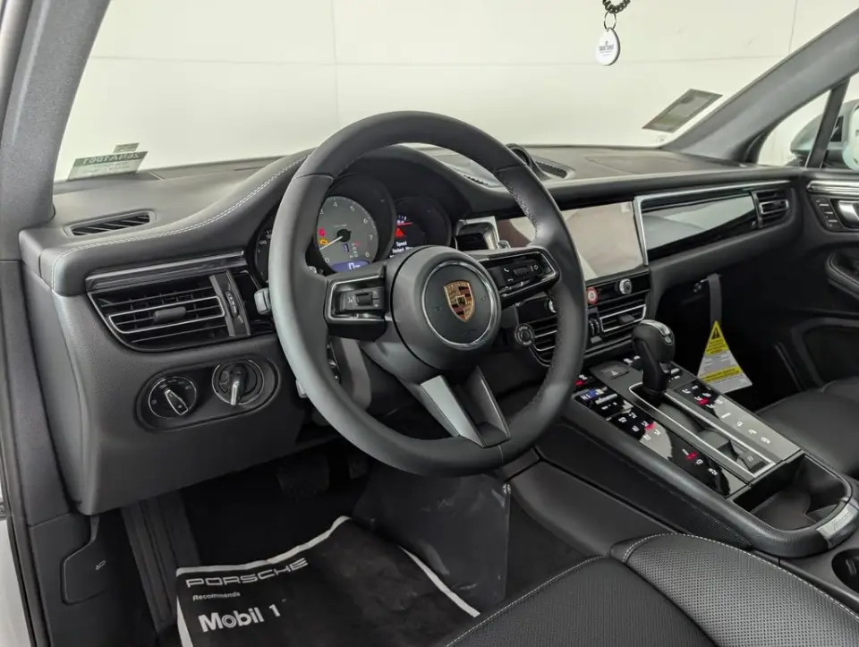 2026 Porsche Macan S - Photo 31