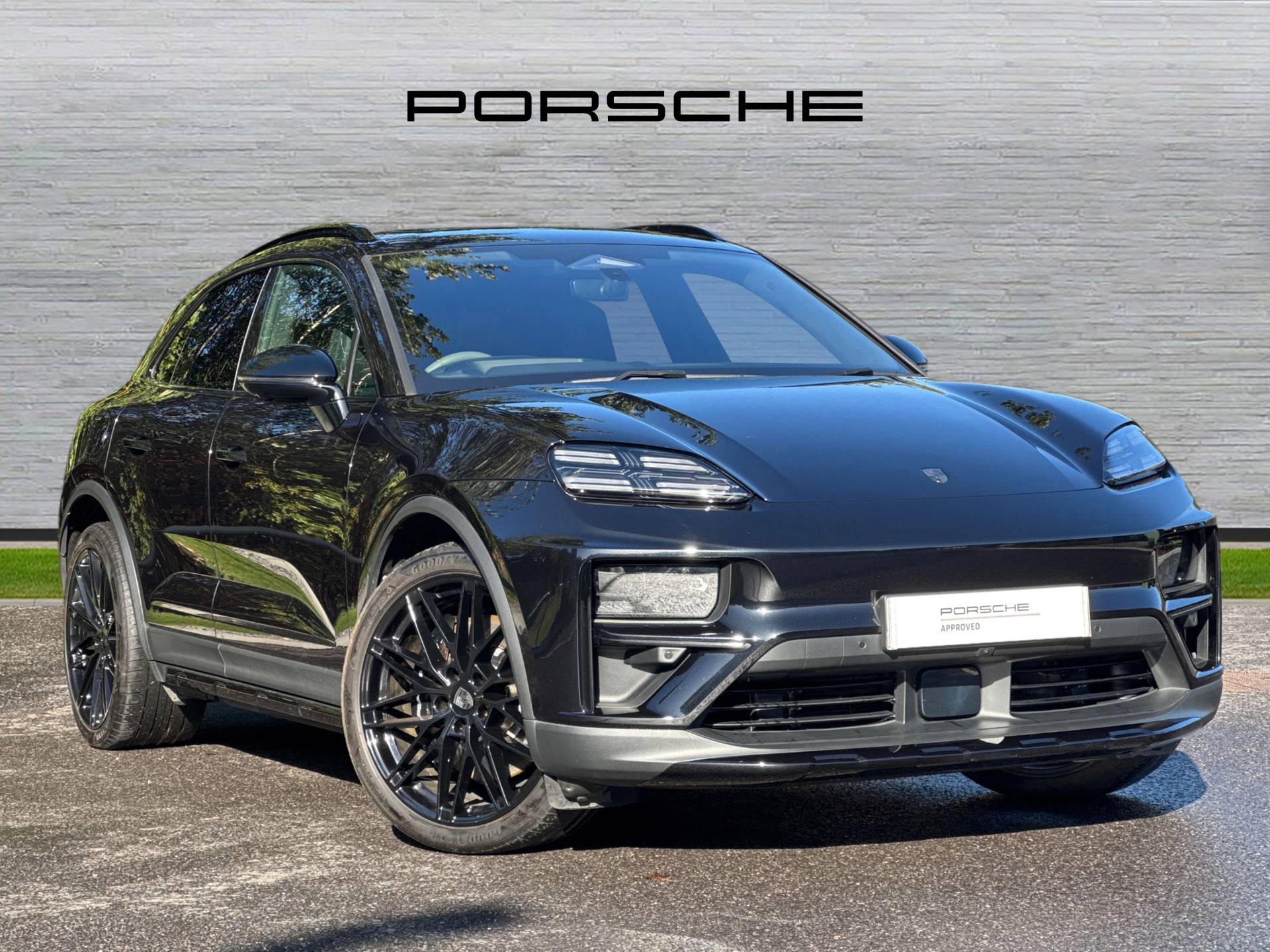 Macan Turbo, photo 1 of 36