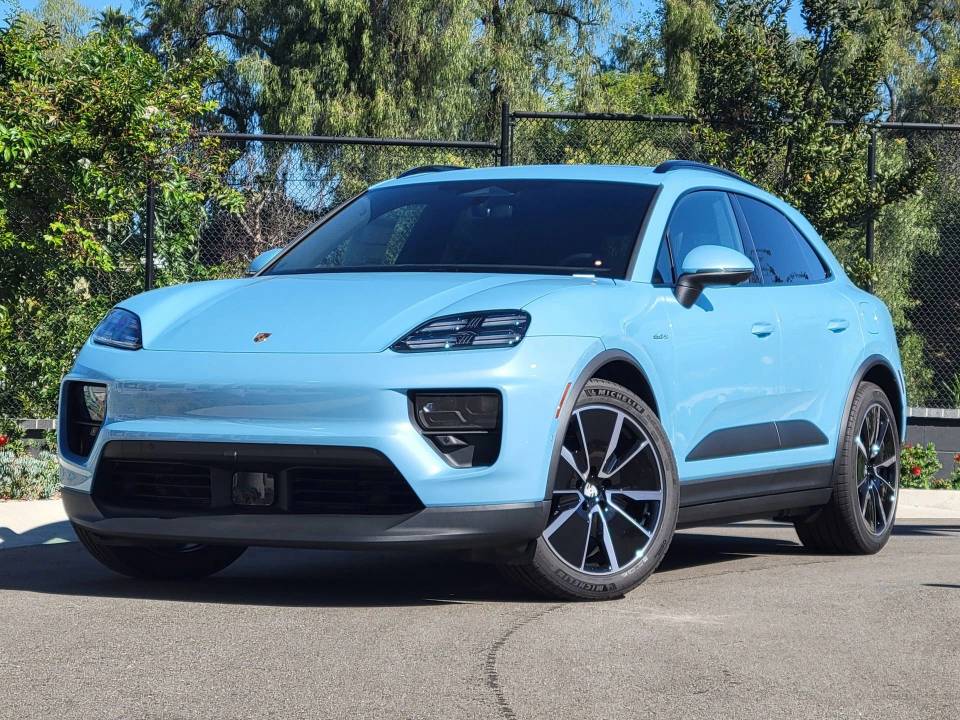 2026 Porsche Macan Base