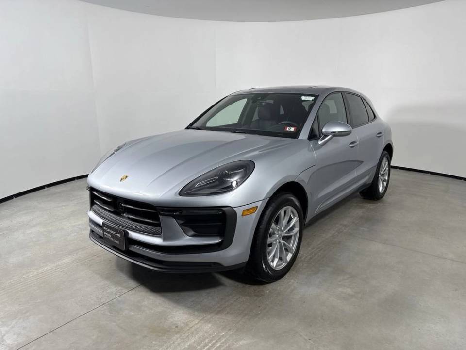 2025 Porsche Macan Base