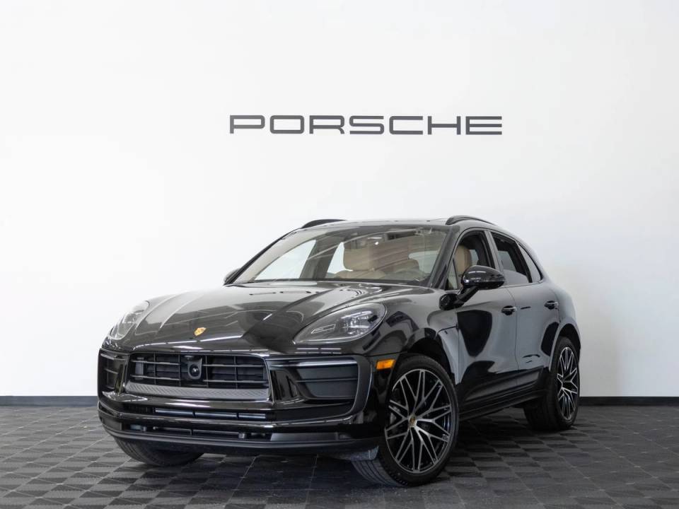 2026 Porsche Macan Base
