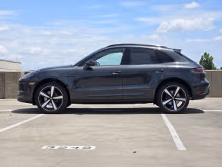 2025 Porsche Macan - Photo 9