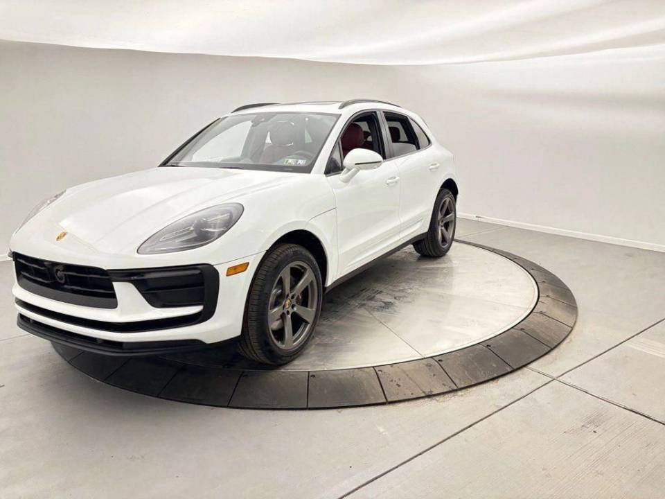 2025 Porsche Macan Base