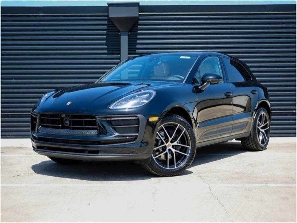 2025 Porsche Macan Base