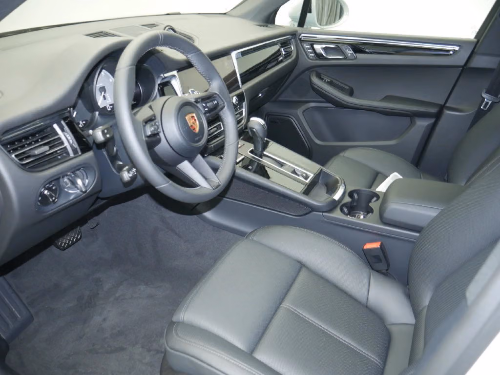 2026 Porsche Macan S - Photo 36
