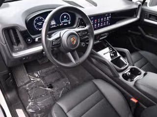 2024 Porsche Cayenne Base - Photo 25
