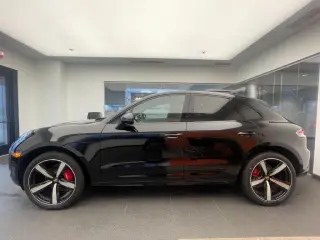 2026 Porsche Macan S - Photo 13