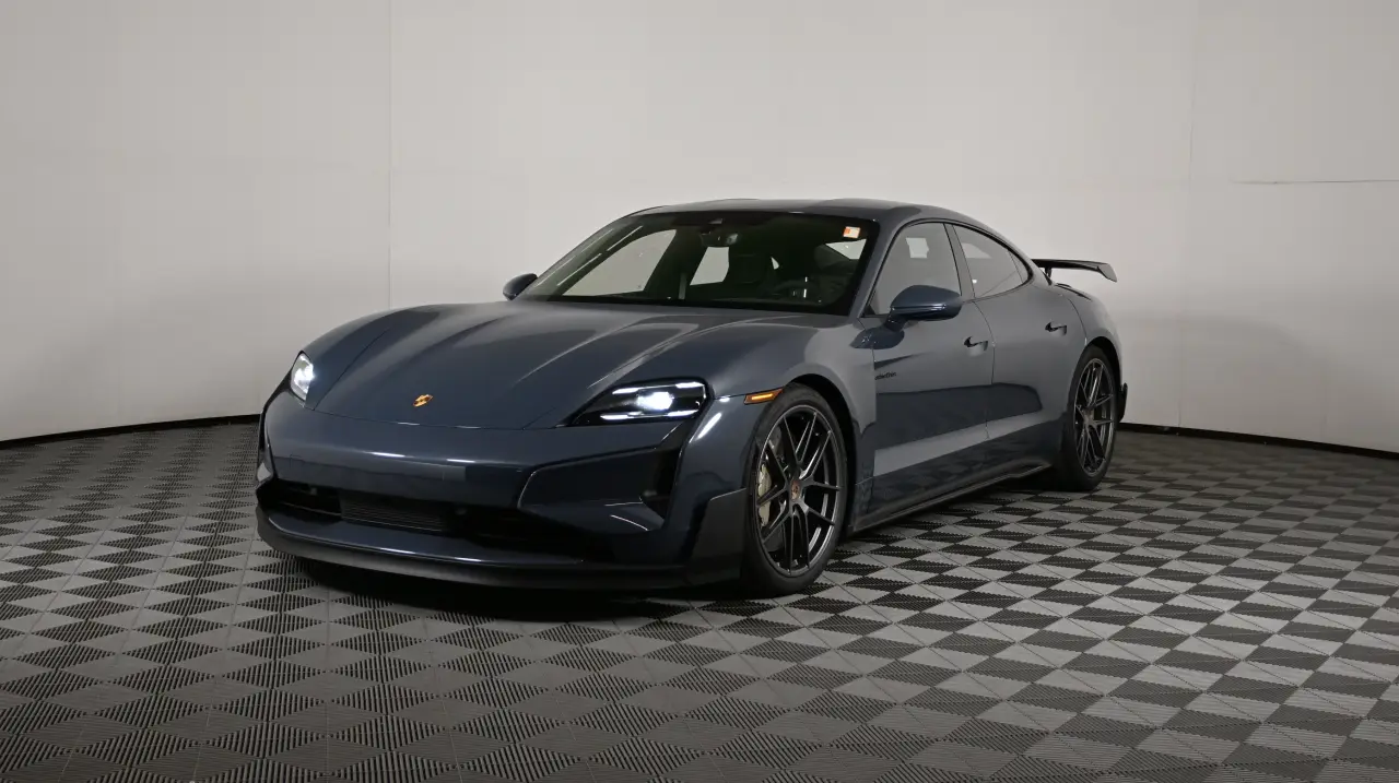 2025 Porsche Taycan Turbo GT - Photo 8