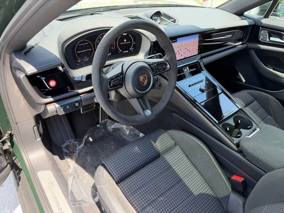 2026 Porsche Panamera 4 E-Hybrid - Photo 31