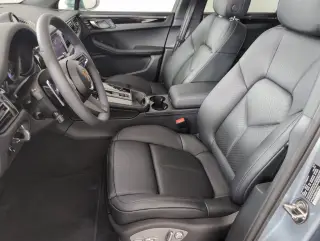 2025 Porsche Macan - Photo 37