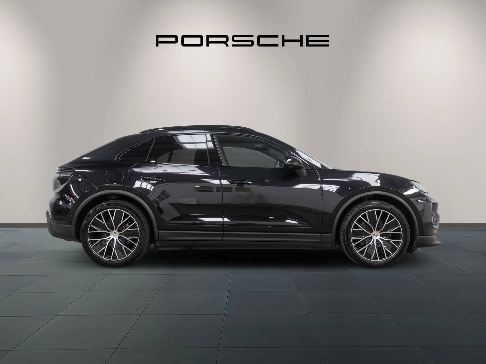 Macan 4, photo 2 of 51