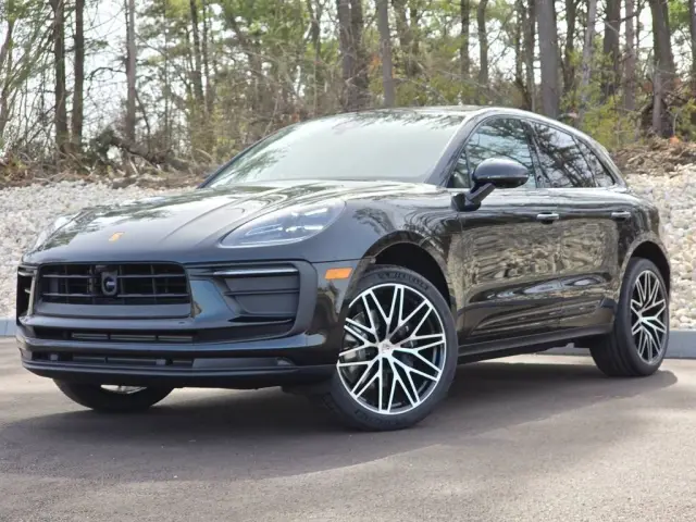 2026 Porsche Macan T - Photo 6