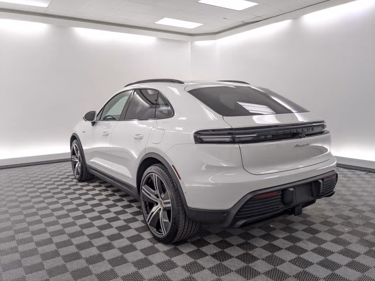 2025 Porsche Macan Base - Photo 20