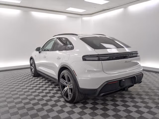 2025 Porsche Macan Base - Photo 18
