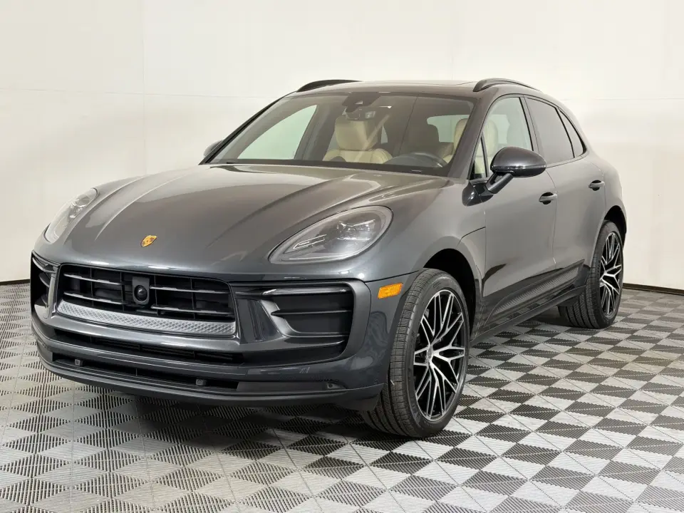 2026 Porsche Macan T - Photo 7